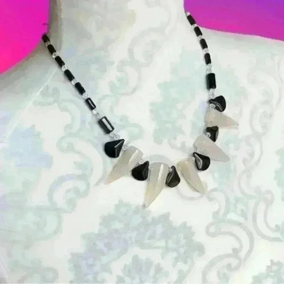 Vintage Black  and white necklace - Picture 1 of 7